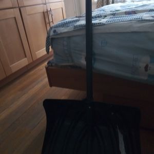 Snow shovel